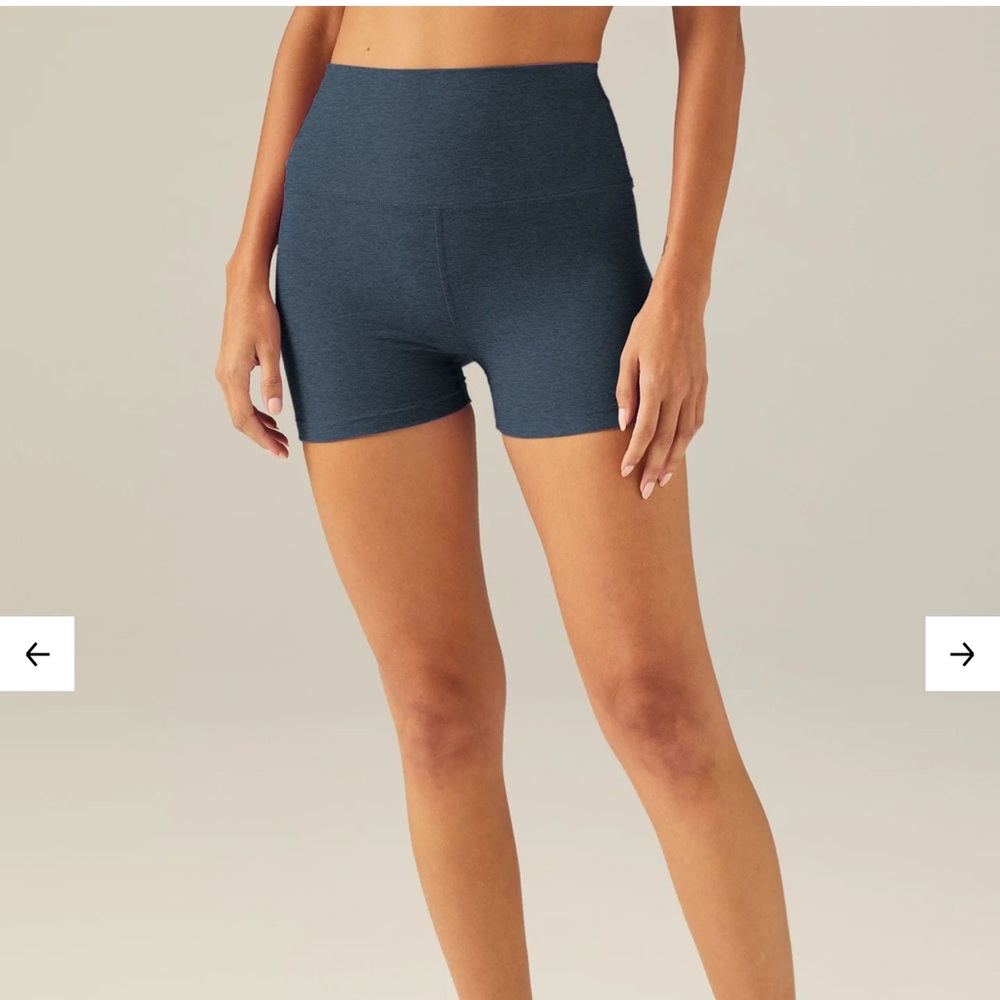 Beyond Yoga Spacedye Keep Pace 3” inseam blue shorts, size xs